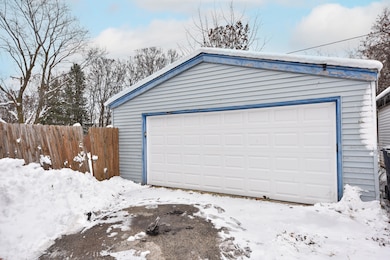 11811 W Flagg Ave, Milwaukee, WI 53225 - photo 3