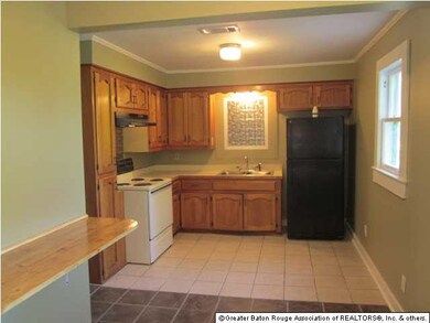 Breakfast area and kitchen