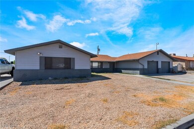 Big front yard that can be used as extra parking /