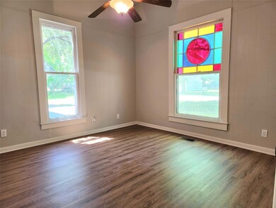 411 W Maple St, Whitewright, TX 75491 - photo 4