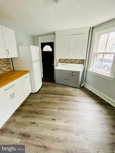 344 W King St unit 3, Lancaster, PA 17603 - photo 2