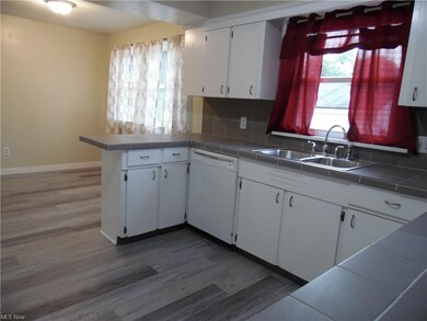 Eat-in kitchen