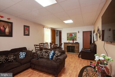 554 S 14th St, Reading, PA 19602 - photo 3