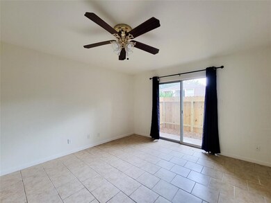 821 E House St unit 109, Alvin, TX 77511 - photo 3
