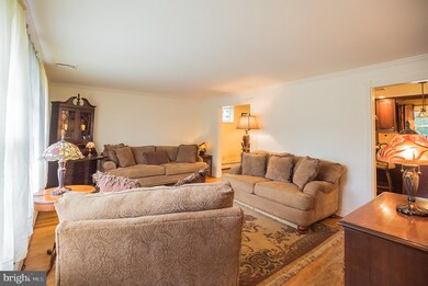 187 Fletcher Dr, Morrisville, PA 19067 - photo 5