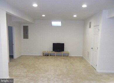 42526 Neighborly Ln, Chantilly, VA 20152 - photo 4