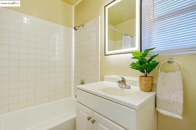 6630 Macarthur Blvd unit 2, Oakland, CA 94605 - photo 4