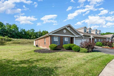 End unit, corner lot= lots of space!