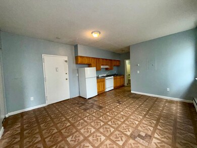 132 Locust St unit 4, Waterbury, CT 06704 - photo 3