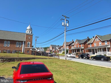 381 Charles St, Coatesville, PA 19320 - photo 2