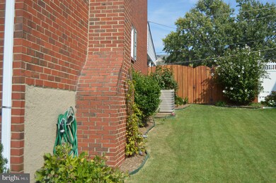 5623 Chelwynd Rd, Halethorpe, MD 21227 - photo 3