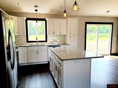 Listing pictures of a previous model. Not all fini