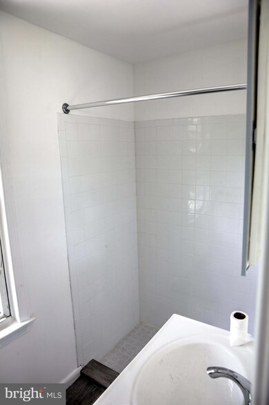 523 S Ann St unit 2, Baltimore, MD 21231 - photo 6