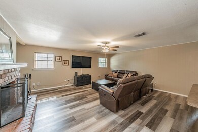 300 Tanglewood Dr, Hurst, TX 76053 - photo 7