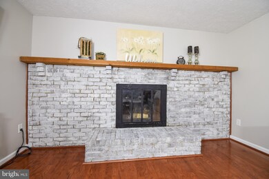 15013 Woodglen Ct, Dumfries, VA 22025 - photo 7