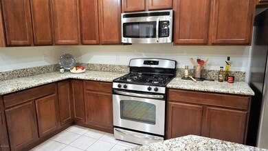 Stainless Gas Range, Micro, Refrigerator