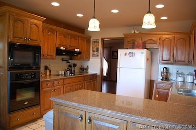 2325 Chapel Hill Ct, Bartlesville, OK 74006 - photo 5