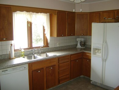 8 Mohawk Ave, Troy, NY 12180 - photo 5