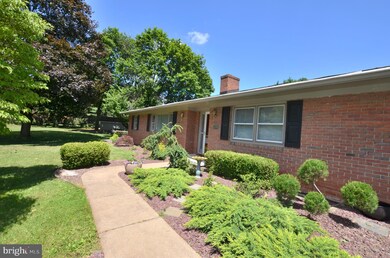 1930 Applewood Dr, Hagerstown, MD 21740 - photo 2