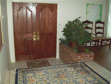 Entry/Foyer.