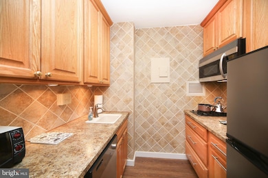 Society Hill Towers unit 21E, Philadelphia, PA 19106 - photo 4