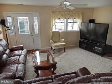 1045 Willow St, Southampton, PA 18966 - photo 4