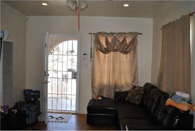 Living Room 3866 Winona Ave