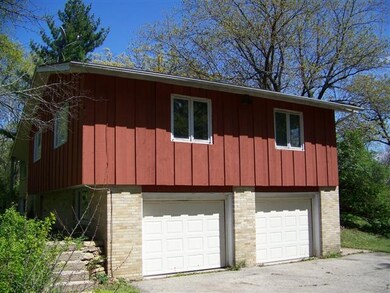 5545 Shamrock Ln, Fitchburg, WI 53711 - photo 2