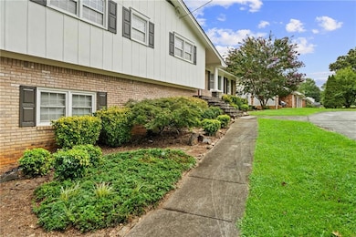 2072 Mcduffie Rd, Austell, GA 30106 - photo 3