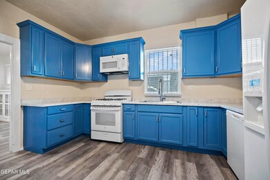3 Bed - 2 Bath, El Paso, TX 79903 - photo 5