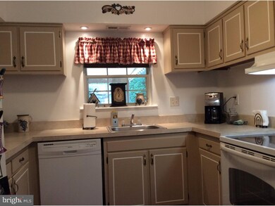 846 Rabbit Ln, Reading, PA 19606 - photo 2