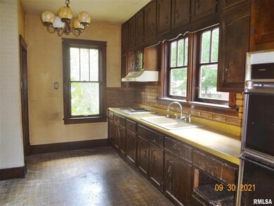 522 N Mclean St, Lincoln, IL 62656 - photo 3