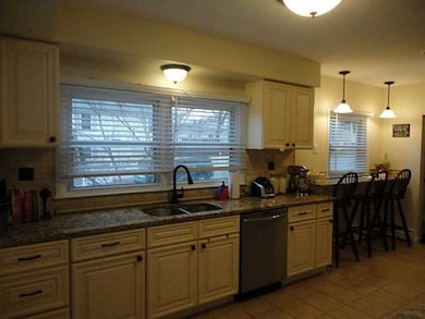 42 Redfern St, North Providence, RI 02911 - photo 5