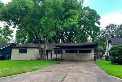 10922 Eddyrock St, Houston, TX 77089 - photo 2