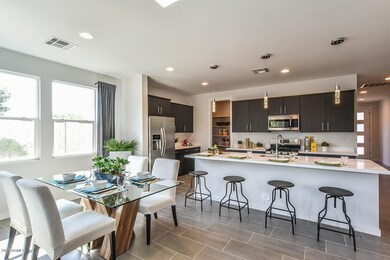 Kitchen & Dining