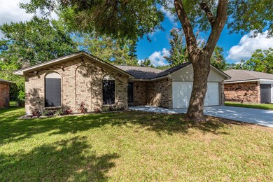 Large front yard space with mature tree for great