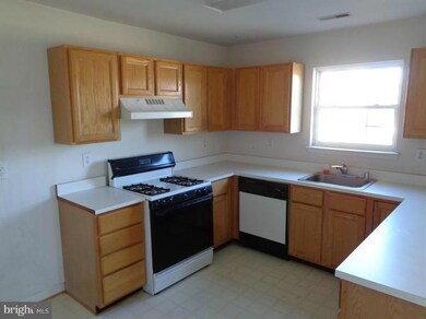 8730 Green Field Ct, Odenton, MD 21113 - photo 6