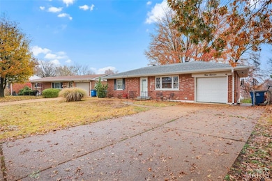 411 Lambeth Ln, Saint Louis, MO 63125 - photo 2