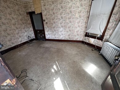 39 N Penrose St, Quakertown, PA 18951 - photo 2