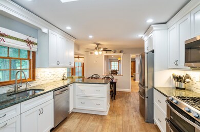04_19TallTreeRd_177002_Kitchen_HiRes