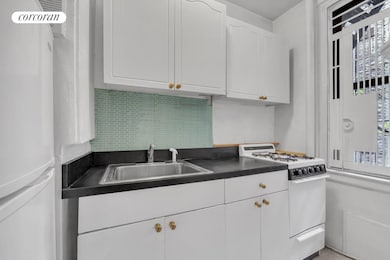 17 W 64th St unit 2E, New York, NY 10023 - photo 4