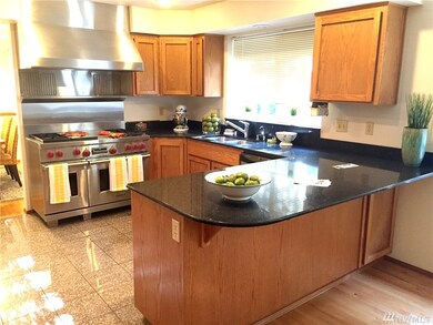 17512 Olympic View Dr, Edmonds, WA 98026 - photo 4