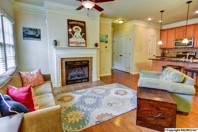 Hardwood flooring, 9ft ceilings, fan, fireplace, fresh Paint,