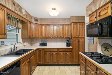 707 Foreman St SE, Lowell, MI 49331 - photo 3