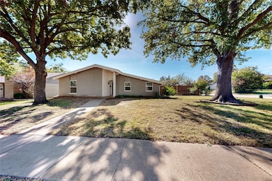 1398 Cherry Hill Ln, Lewisville, TX 75067 - photo 2