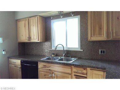 The kitchen was completely gutted in 2010.  Hickor