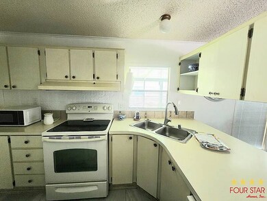 31 Lattice Dr unit 4, Leesburg, FL 34788 - photo 2