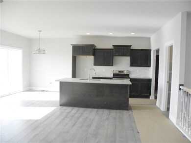 9726 Marnewood Dr, Johnston, IA 50131 - photo 4