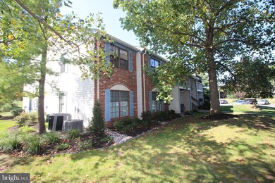 71 Crabapple Ln, Franklin Park, NJ 08823 - photo 2