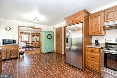 142 Vale Dr, Boyertown, PA 19512 - photo 4